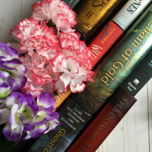 diagonal-books-and-flowers-hannahsophialin